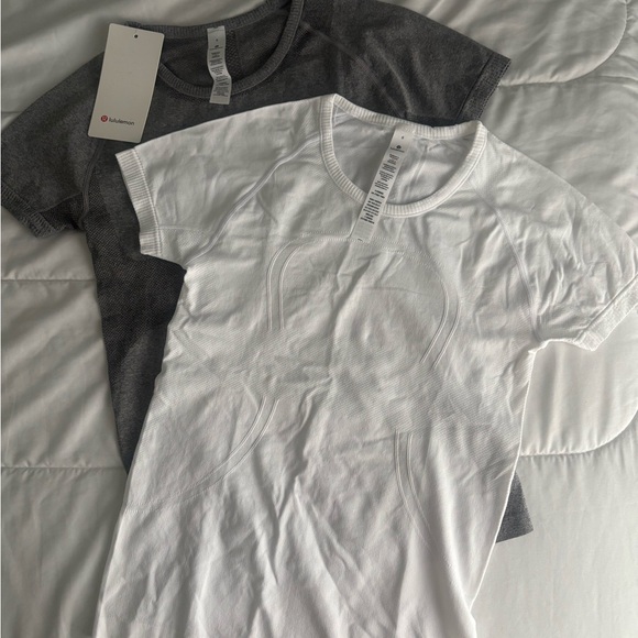 Lululemon Gray and White Swiftly Tech Short-sleeved T-shirts - Picture 1 of 10